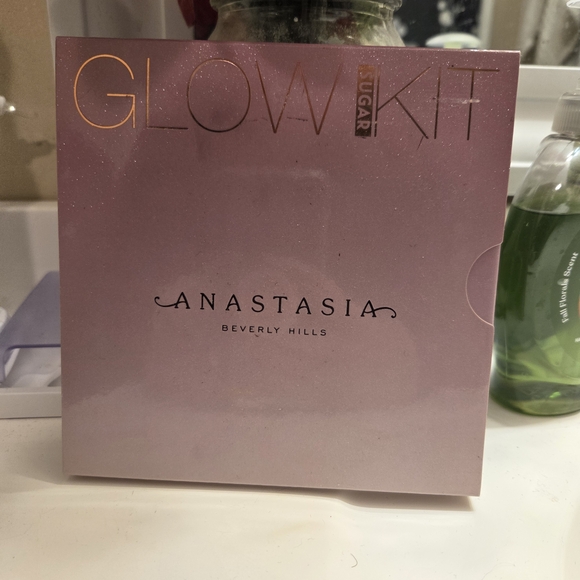 Anastasia Beverly Hills Other - Anastasia Beverly Hills Sugar Glow Kit